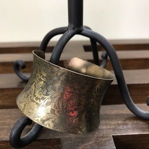 Metal vintage wrist cuff